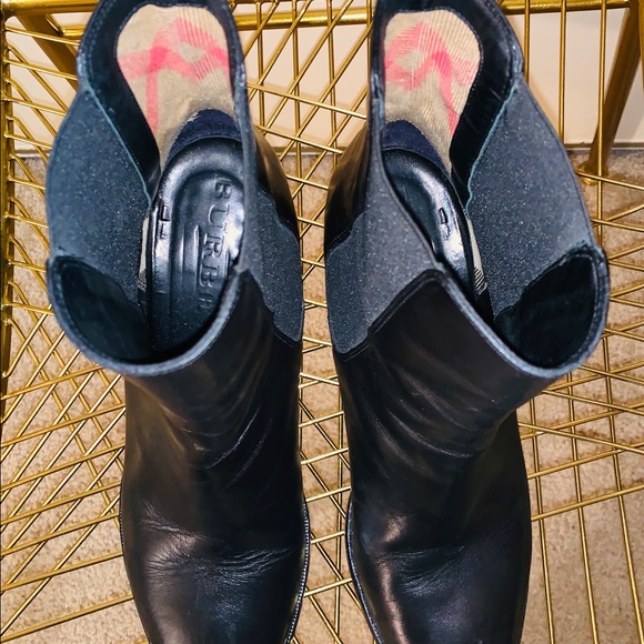 🚨🚨 Burberry high heel Chelsea boot!! Size 40! - Picture 2 of 6
